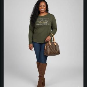 Forest green tee w/ "Pray without ceasing" graphic